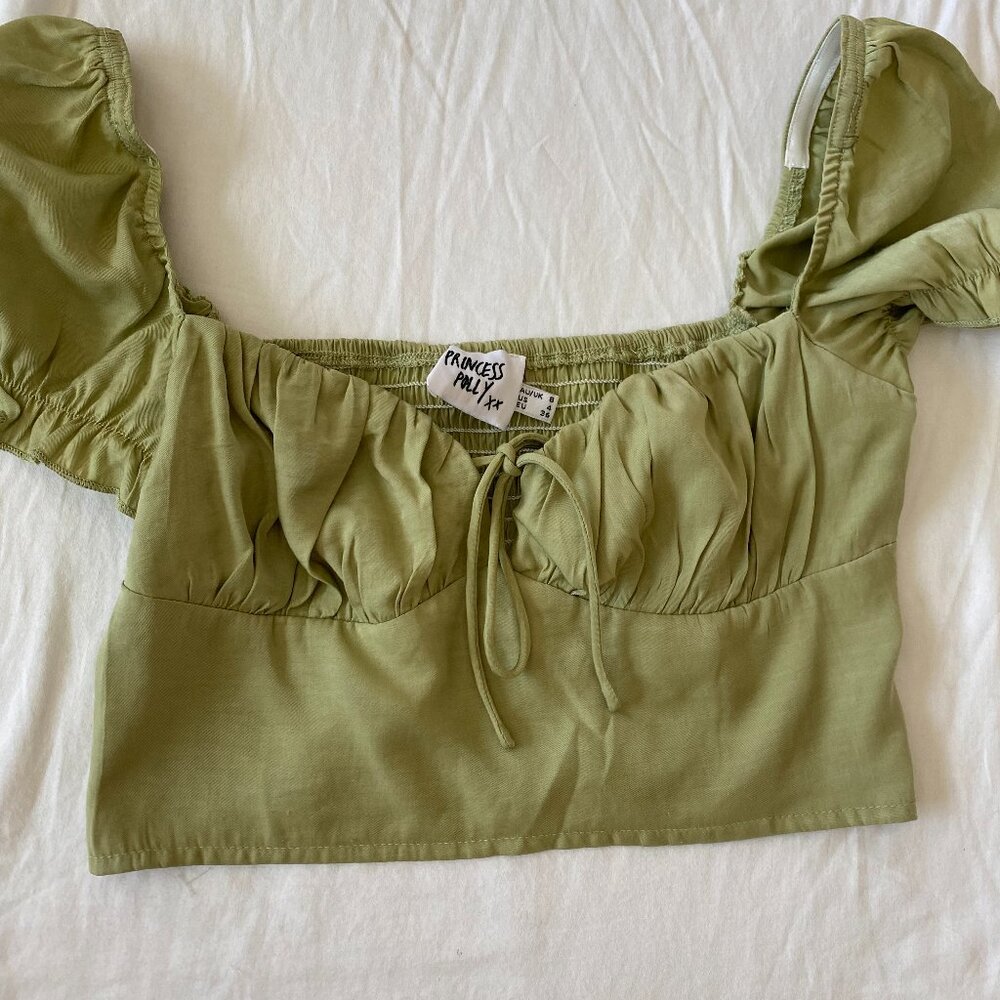 Princess Polly Cropped Tee with tiny sleeves bow in the front! Sage green Size:4